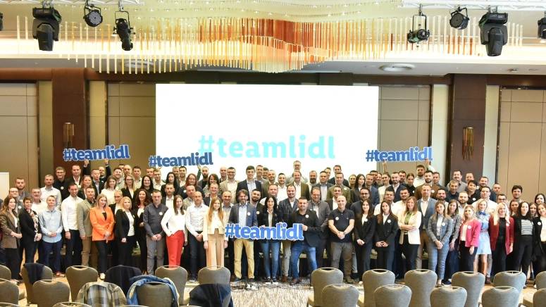 group photo lidl employees